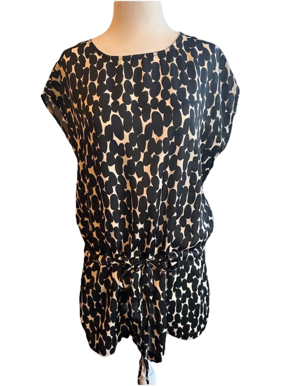 Eclair Women’s Size L Sleeveless Black And White Beautiful Blouse Zip Back